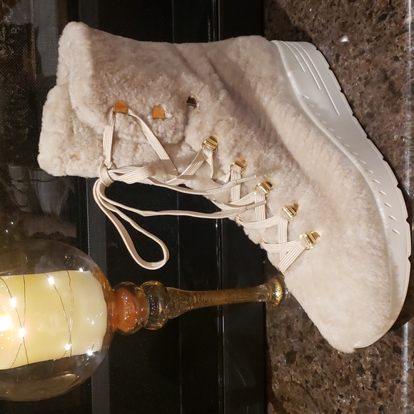 NWT 9.5 STUART WEITZMAN McKenzee BEIGE BOOTS - Picture 7 of 12